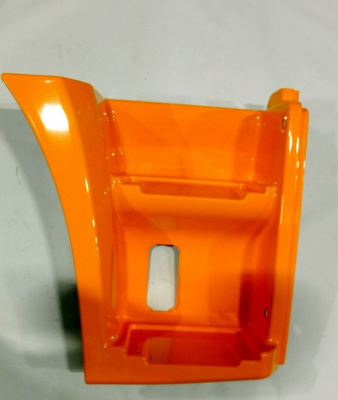 Щиток подножки 63501-8405110-50 правый оранжевый (высокий, 6520 рестайлинг)